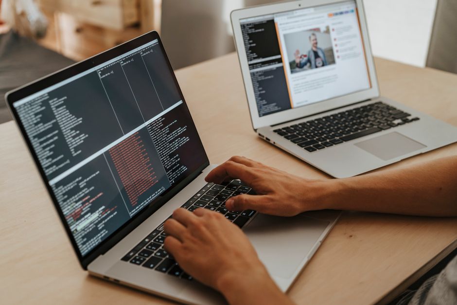 Lernumgebung mit Fokus auf praktische Programmierübungen